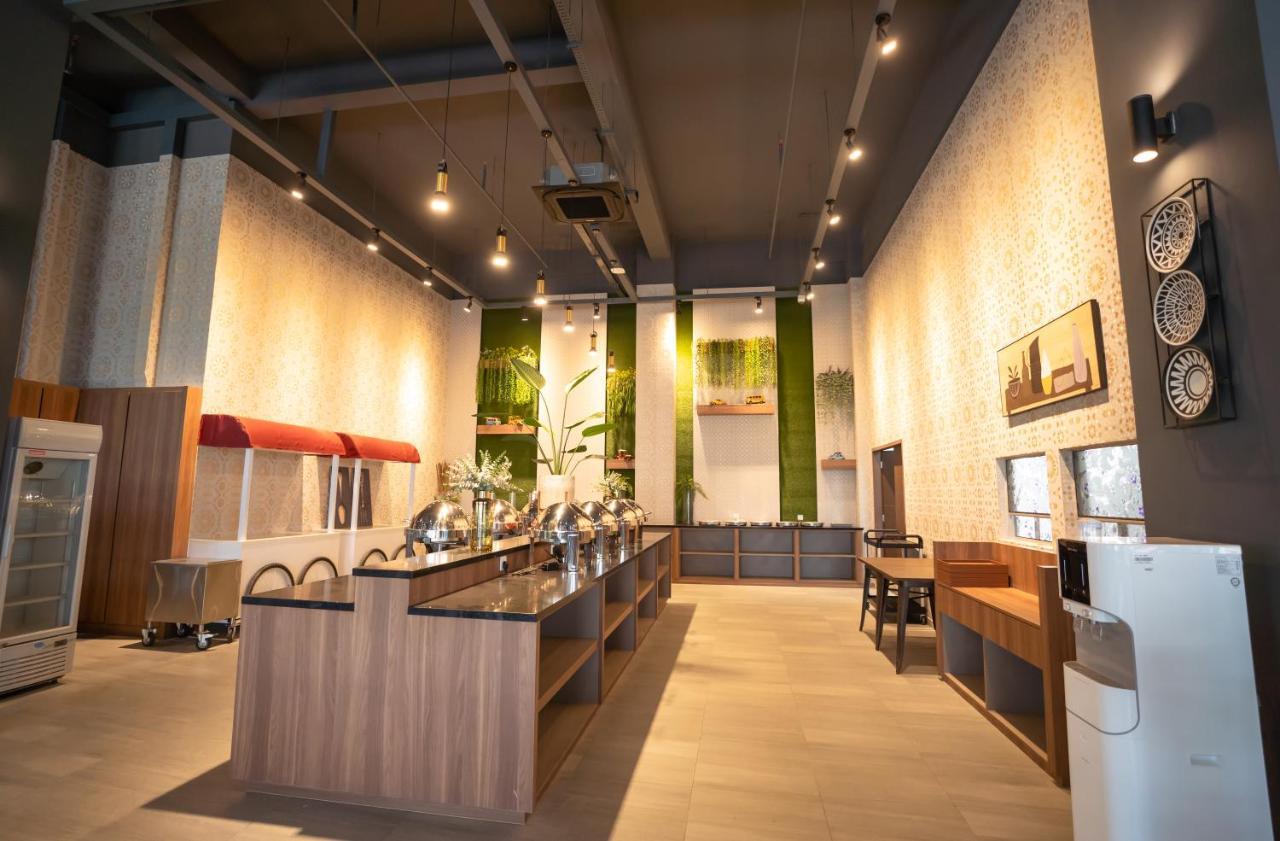 D Elegance Grand Bandar Seri Alam Masai Exterior photo